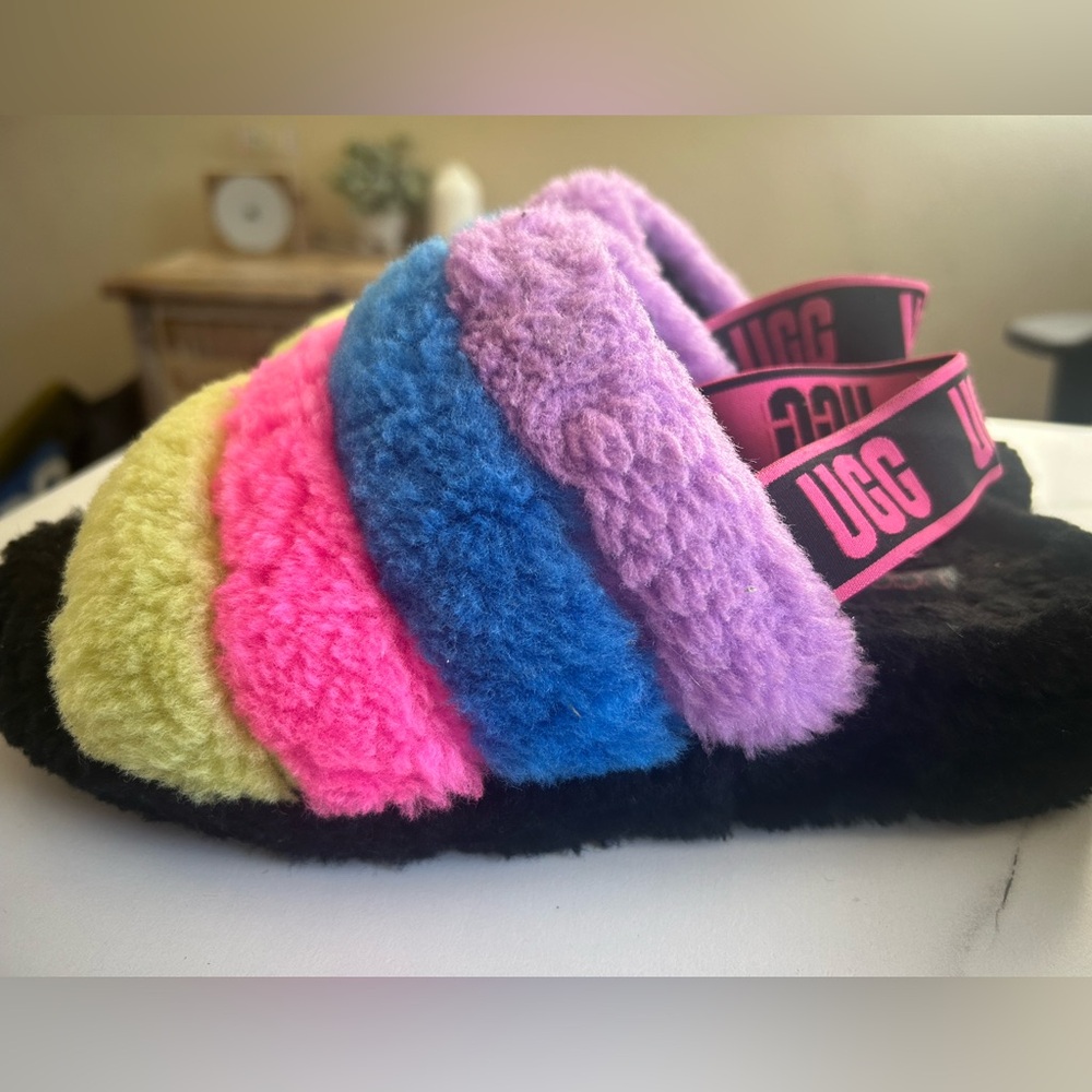 Ugg fuzzy sandals slippers size 8